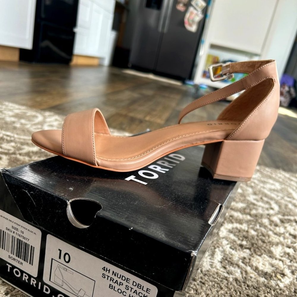 Torrid 10 W tan heel
